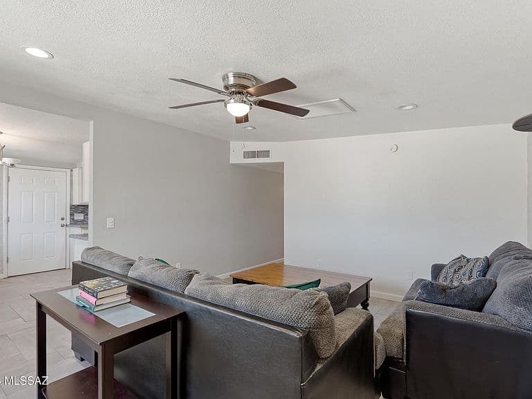 438 E Lester St photo 5