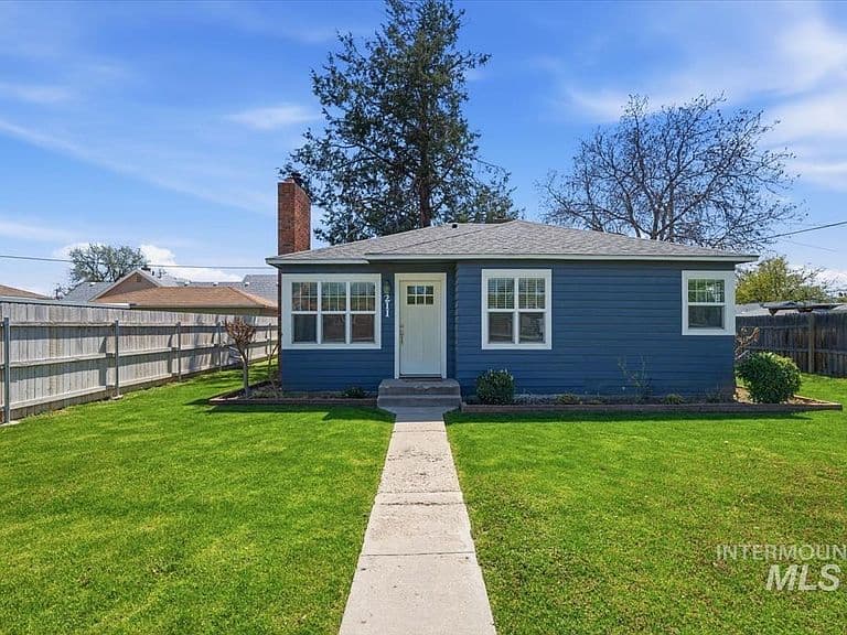 211 W Dewey Ave photo 1