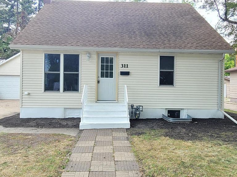 311 14th St N photo 2