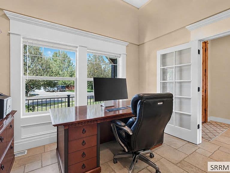 1408 Stoneridge Dr photo 5