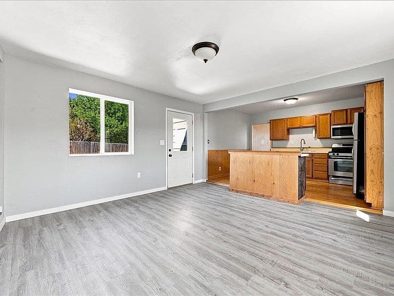 507 Bleeker St photo 5