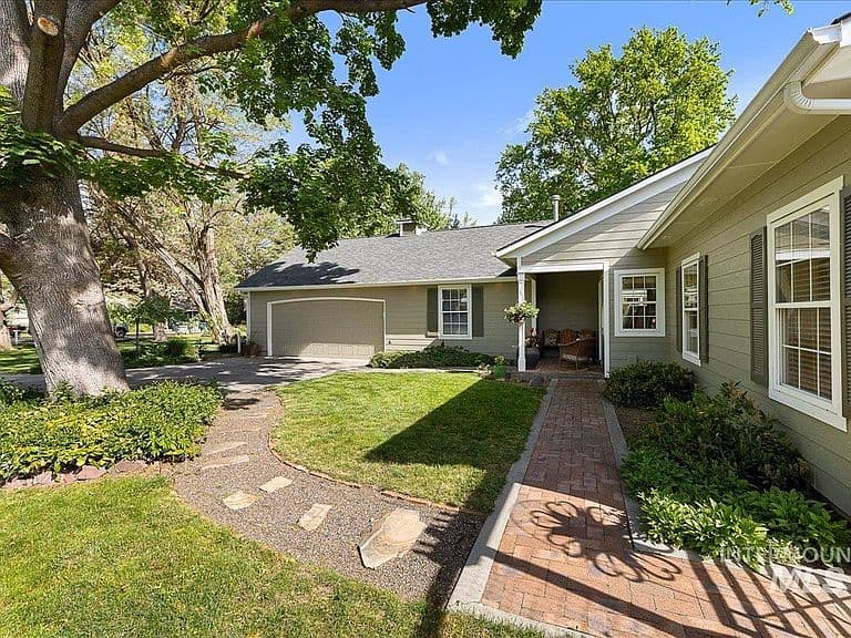 3602 N Tamarack Dr photo 4