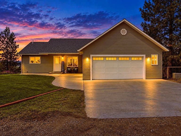 1095 Iron Cap Dr photo 1