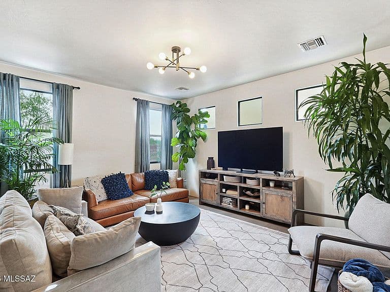 36 E Castlefield Cir photo 2