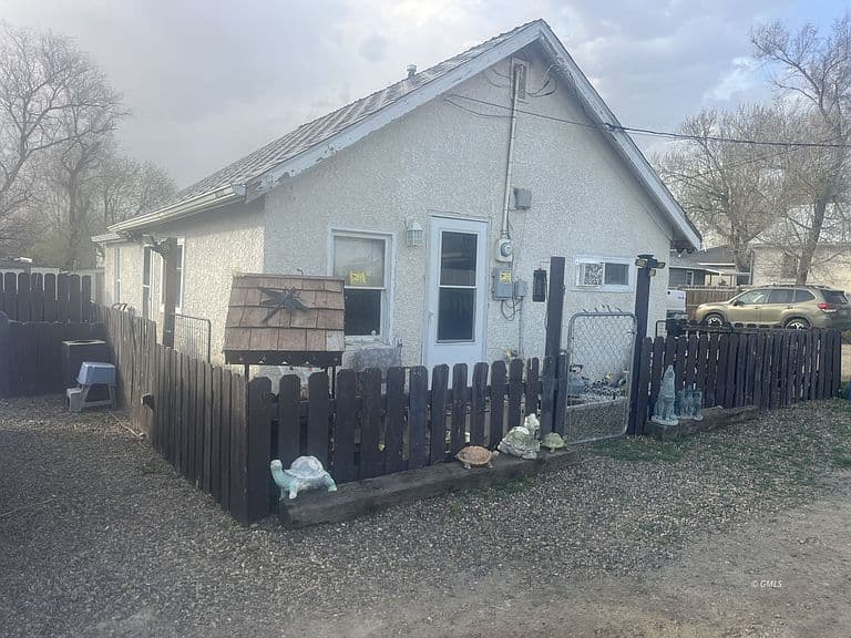 411 E Mann St photo 3