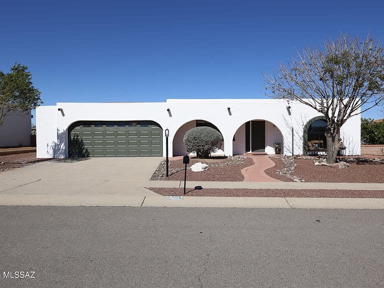 110 W Calle Melendrez photo 1