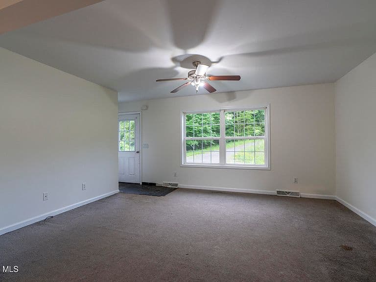 79 Keller Lane photo 4