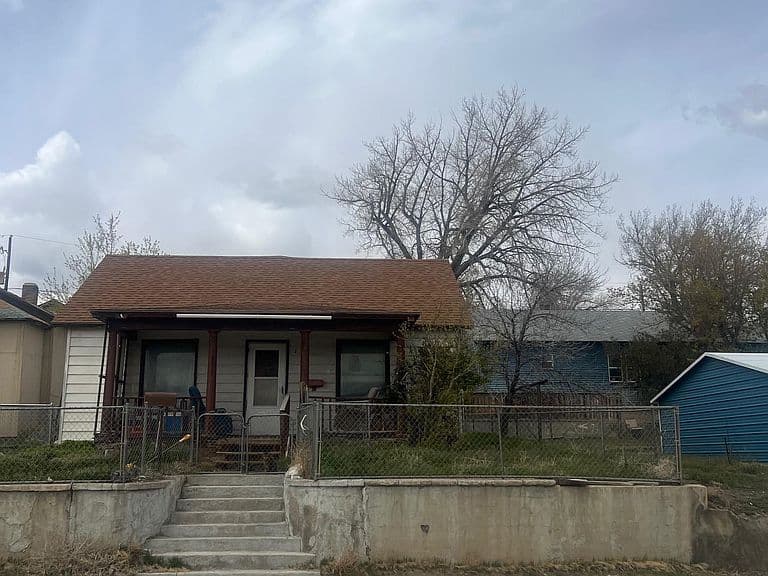 115 E Cedar St photo 1