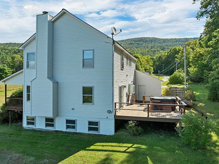 952 Plains Road photo 5