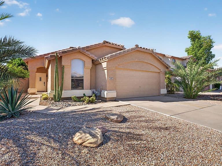 613 E DEVON Drive photo 3