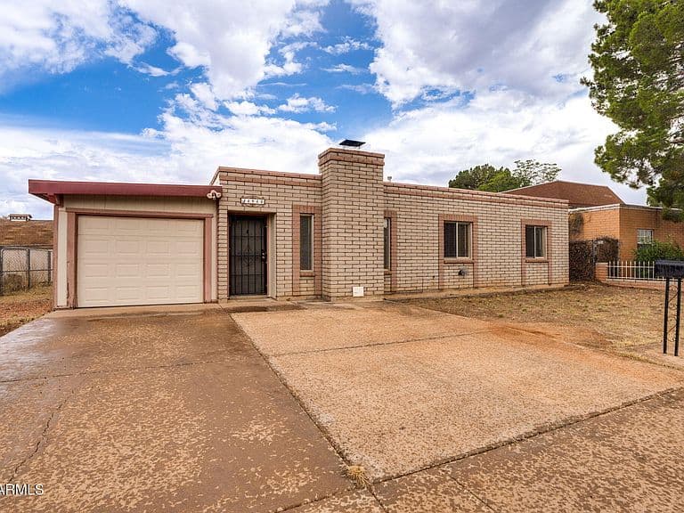 4940 MARCONI Drive photo 1