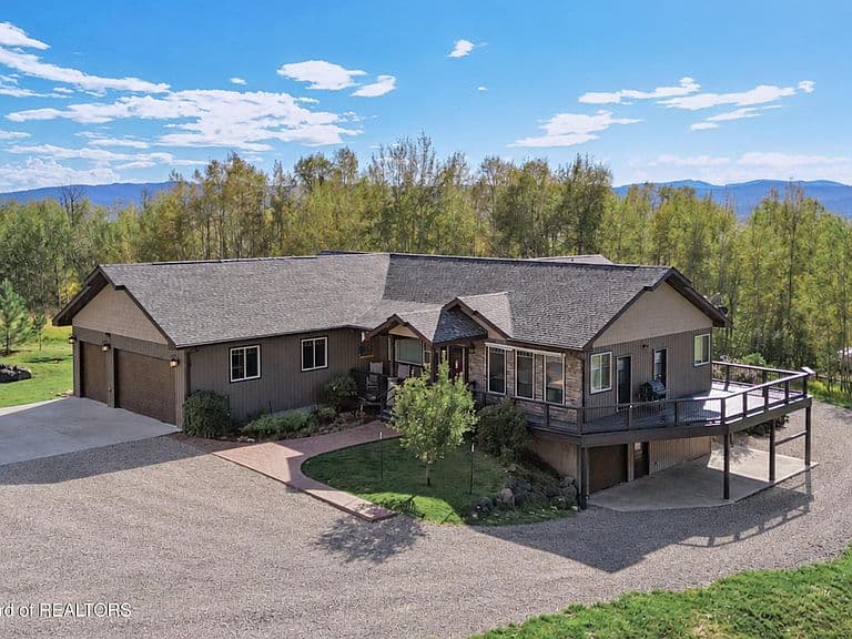 397 Dogwood Dr photo 1