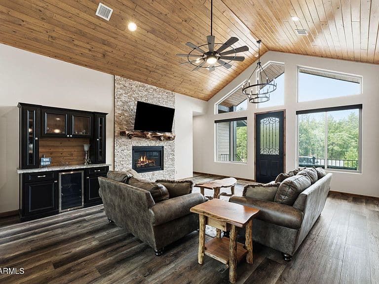 2561 W EDGEWATER -- photo 4