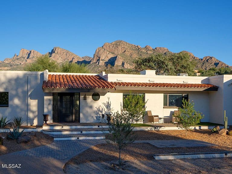 575 W Valoro Dr photo 3