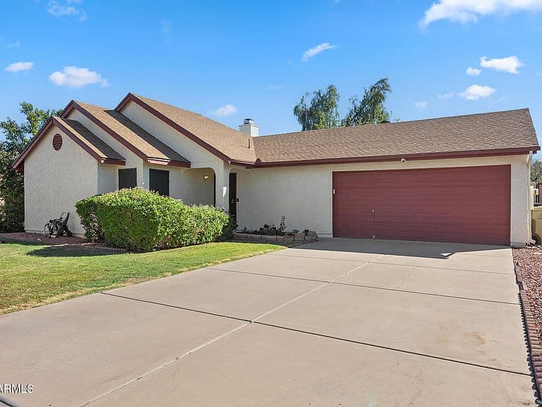 5239 W Voltaire Drive photo 1