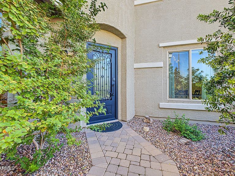 2387 E SUSAN Drive photo 4