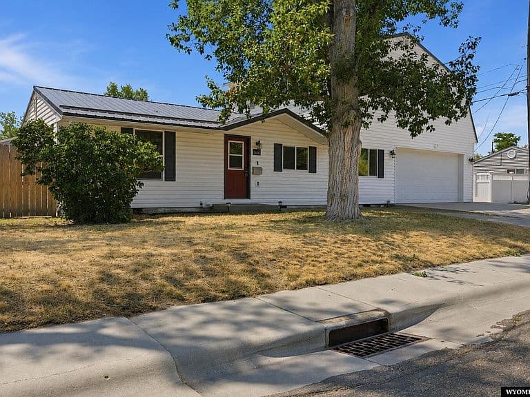 3005 De Smet Dr photo 2