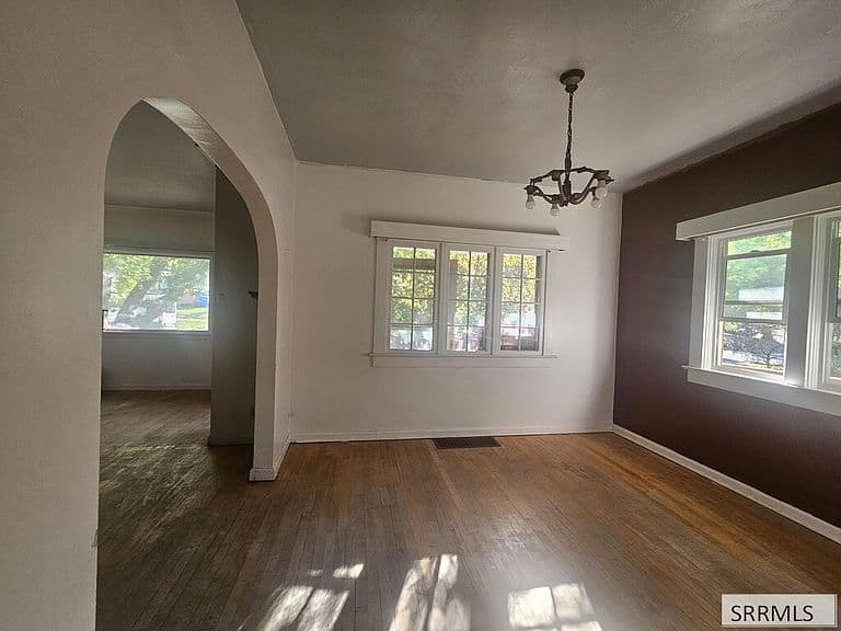 140 N Lincoln Ave photo 2