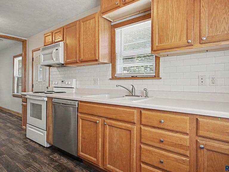 710 N Terrace Pl photo 4