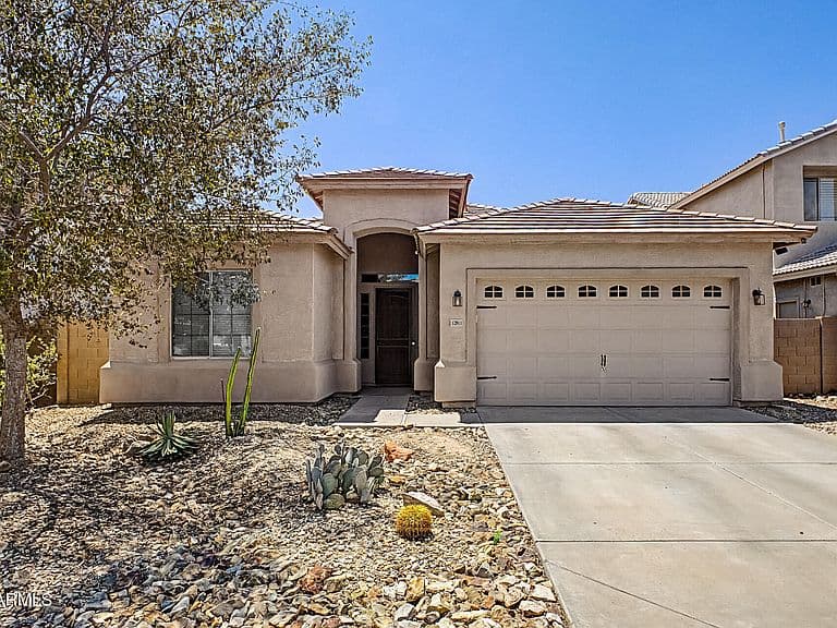43911 W GRIFFIS Drive photo 2