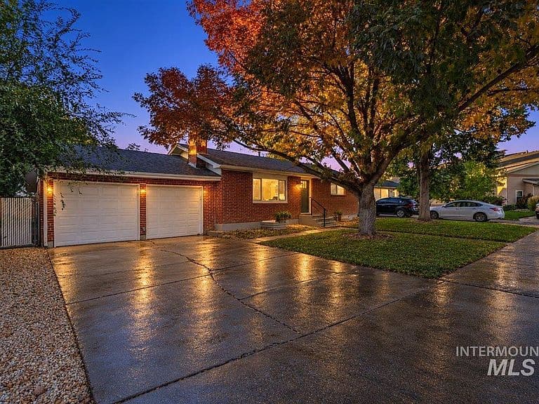 3701 N Woody Dr photo 1