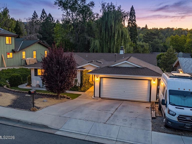 3775 Heavenly Valley Ln photo 2