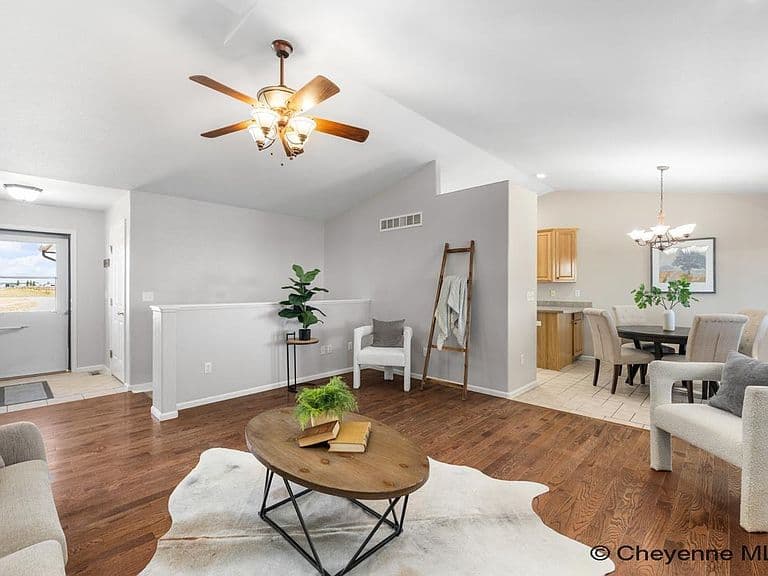 6211 Emily Dr photo 3