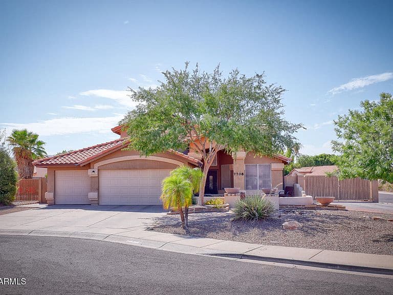 7708 W CROCUS Drive photo 2