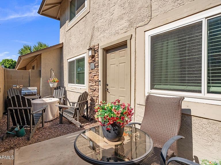8524 E BELLEVIEW Street photo 4