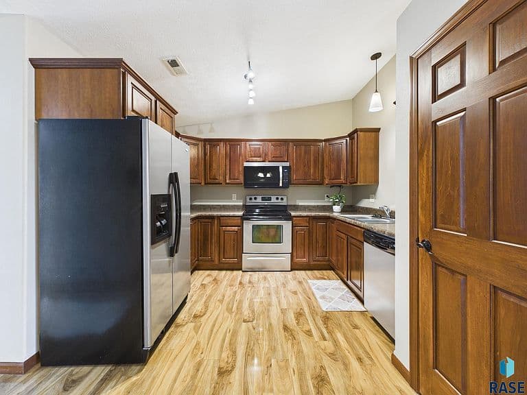 2204 S Mary Beth Ave photo 5