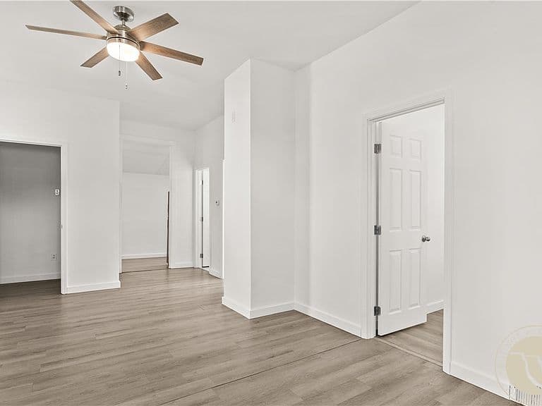 214 2nd St E photo 4