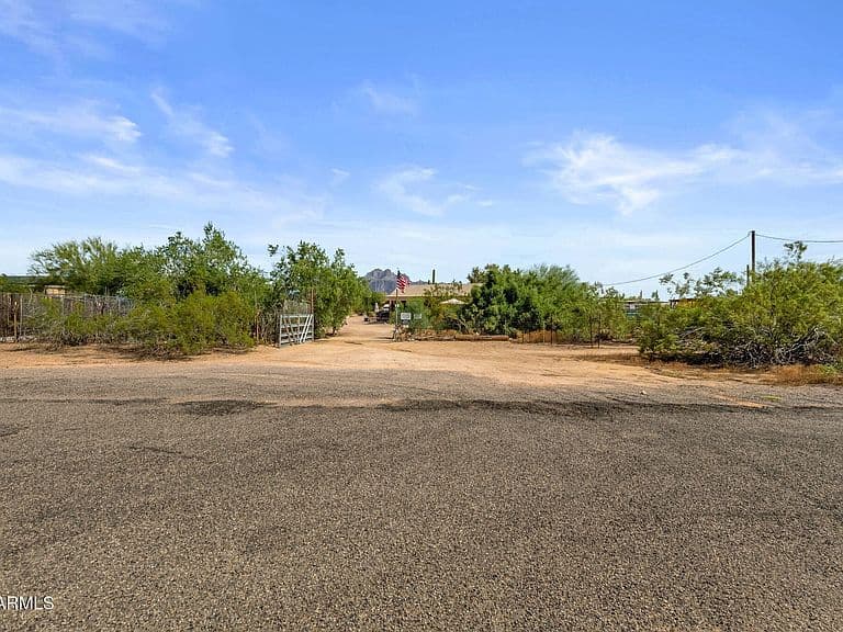 2141 N PLAZA Drive photo 3