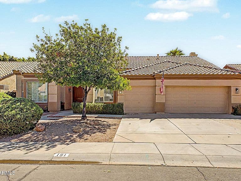 191 N ACACIA Drive photo 2