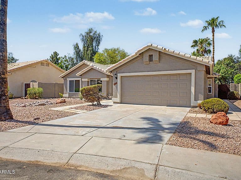 6425 W Irma Lane photo 1