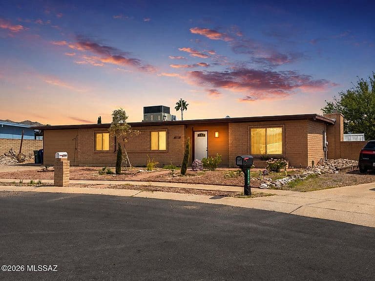 9710 E Celeste Dr photo 2