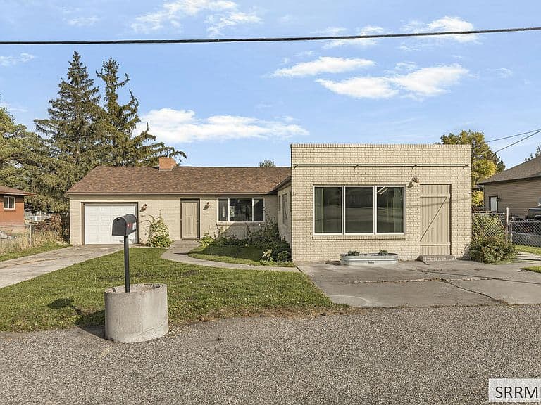 2955 Central Ave photo 2