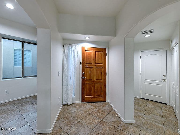 8546 N Sunny Rock Ridge Dr photo 4