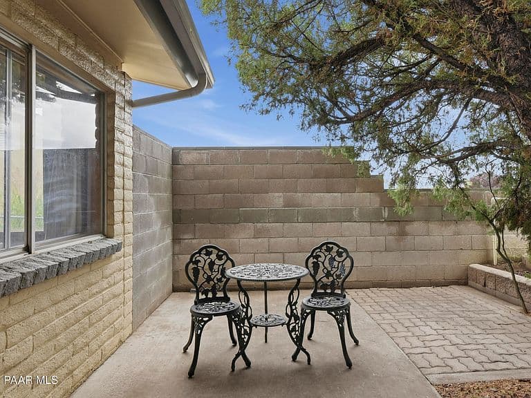 4014 N Navajo Dr photo 3