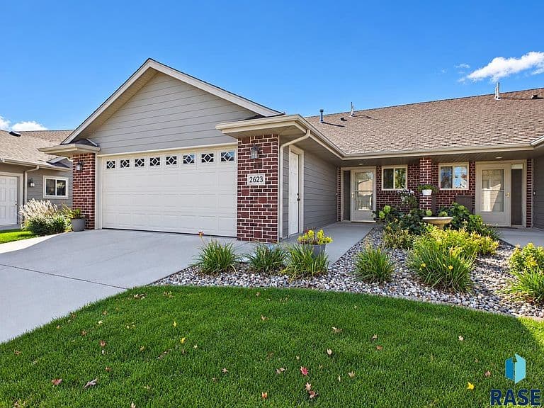 2623 E Whisper Trl photo 1