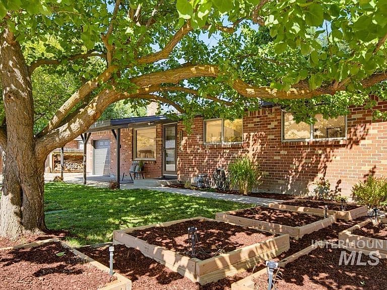 1704 W Olympia Dr photo 1