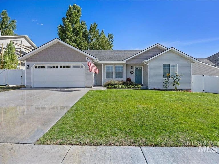 1504 N Evergreen St photo 1