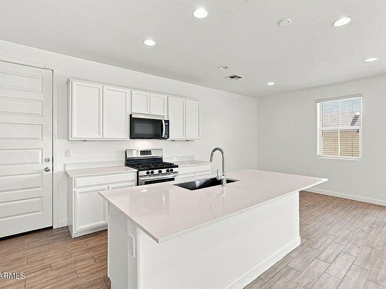 9908 E TEXAS Avenue photo 3