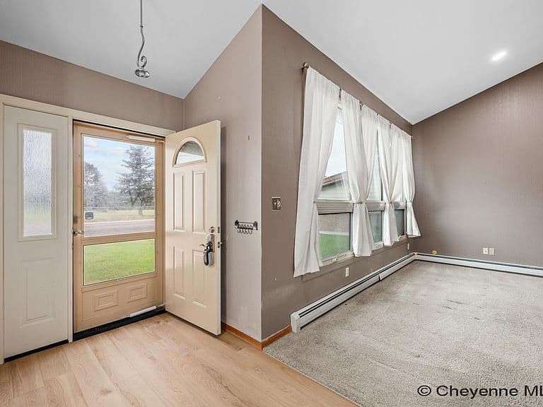 400 Manewal Dr photo 5