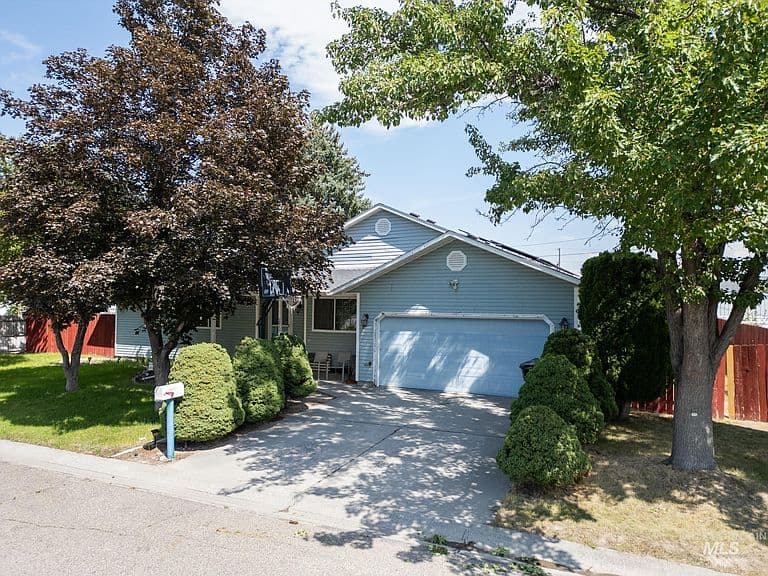 2917 Janis Way photo 1