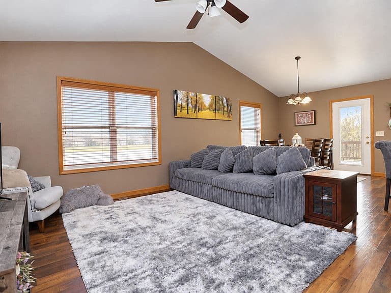 1310 Warren Dr photo 4