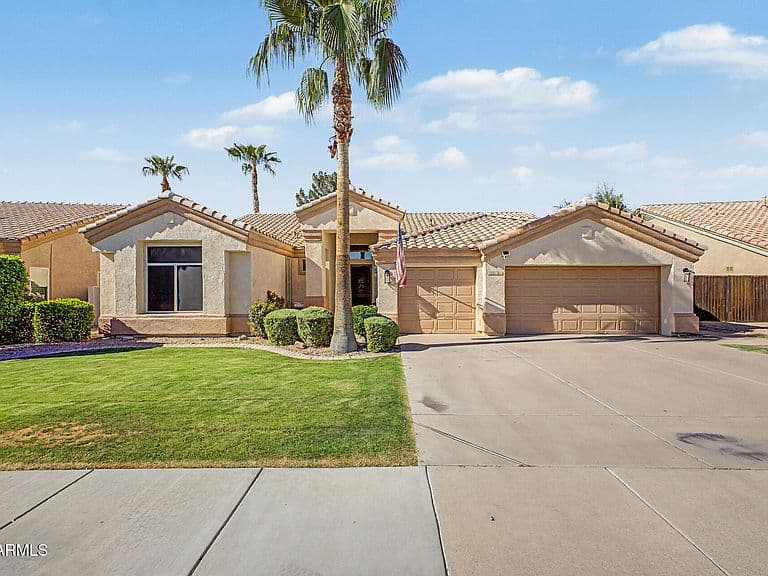 1830 W WISTERIA Drive photo 4