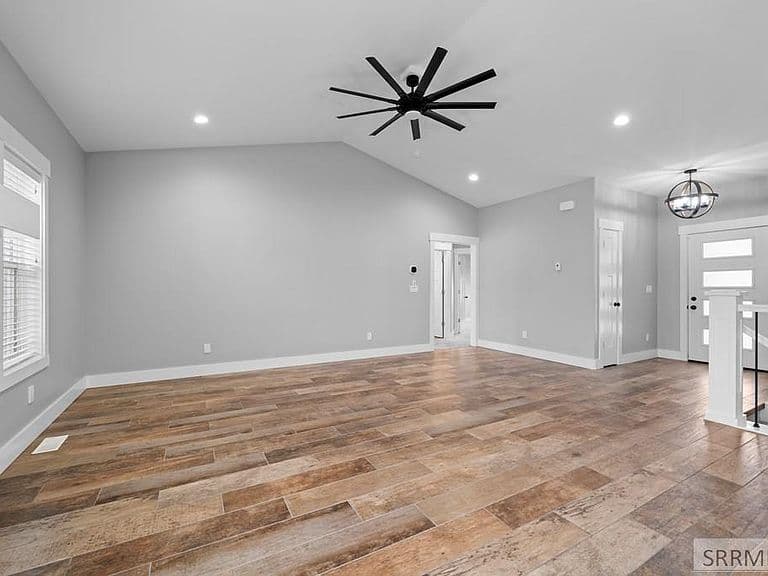 4828 E Luxor Dr photo 5
