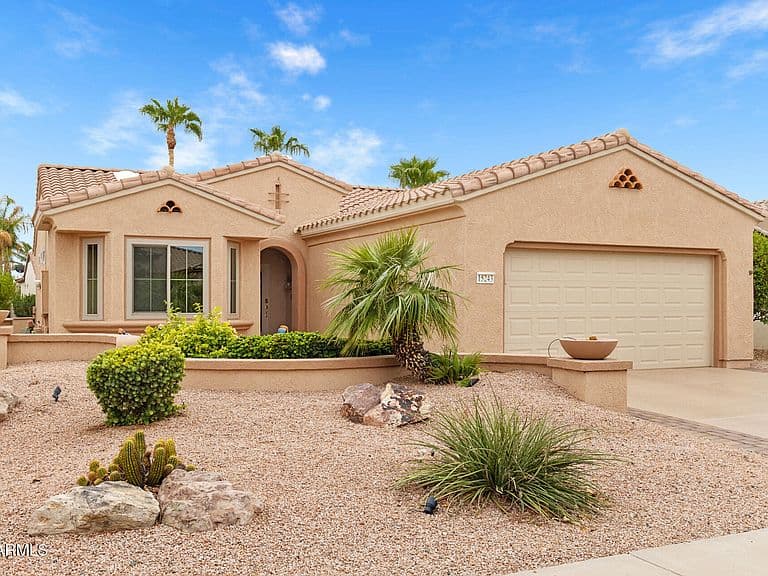 15243 W SPRINGLEAF Way photo 1