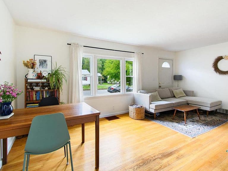 42 Hardy Avenue photo 3