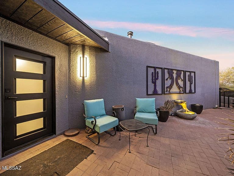 2081 N Calle Del Suerte photo 2